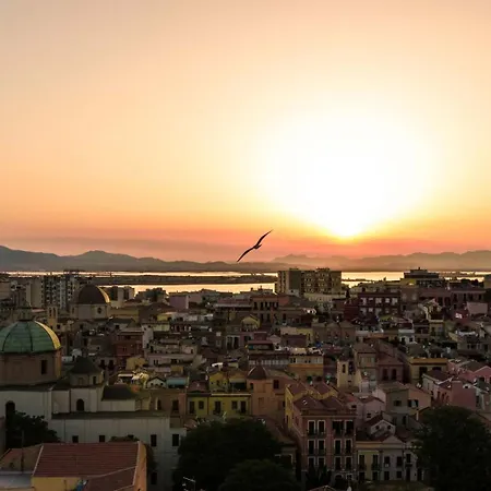Cagliari Magica Bellissimo Appartamento & Suite In Centro Exterior photo